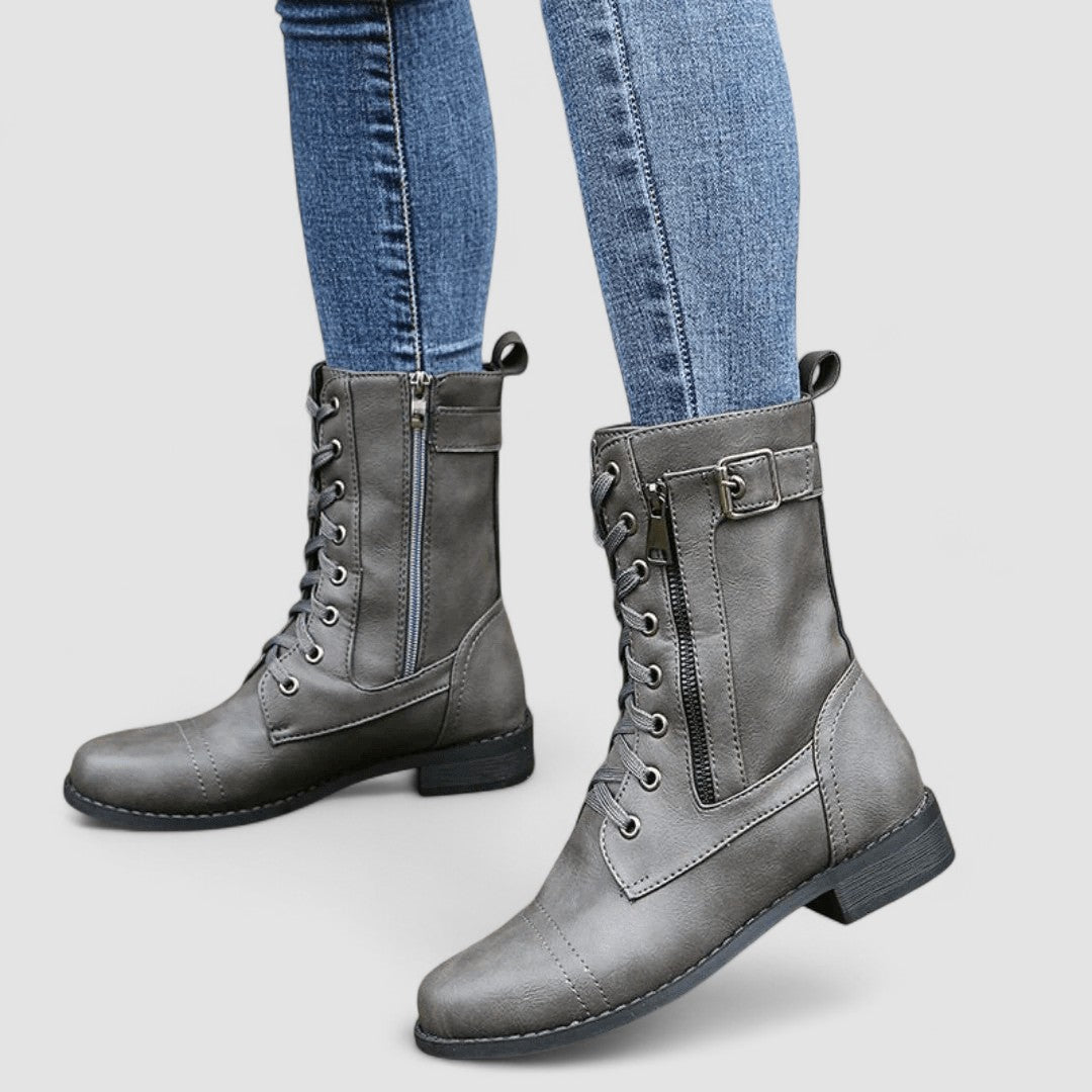 Sylvia | Botas camperas de piel bordadas