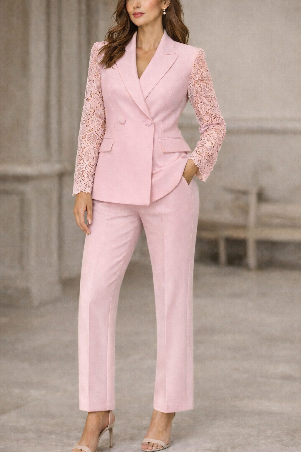 Conjunto de encaje: americana y pantalón