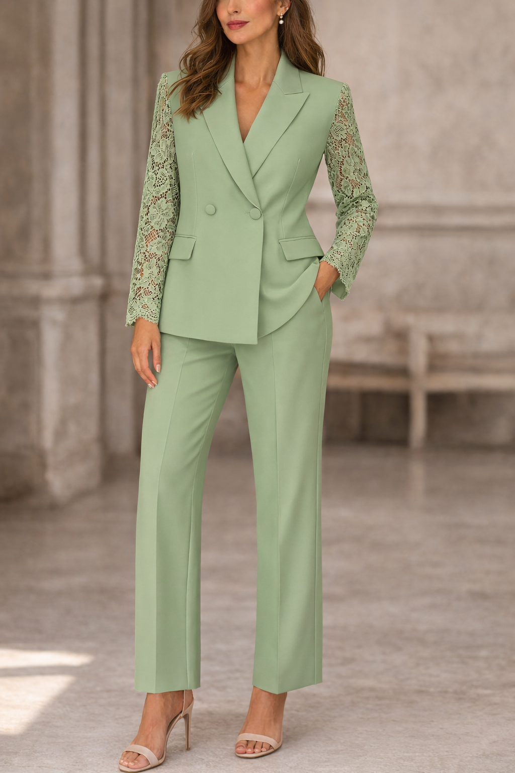 Conjunto de encaje: americana y pantalón