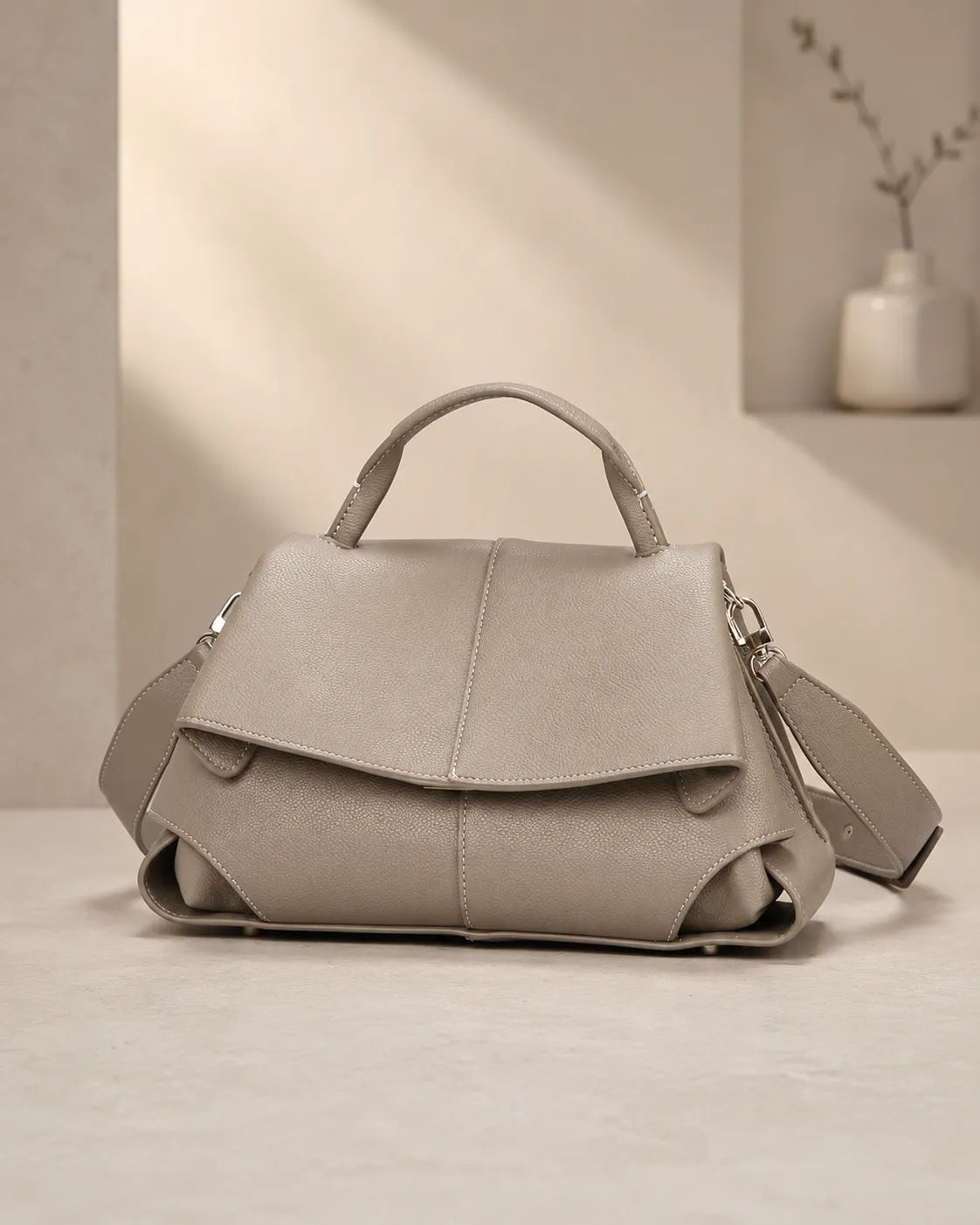 Bolso Vivienne en color topo