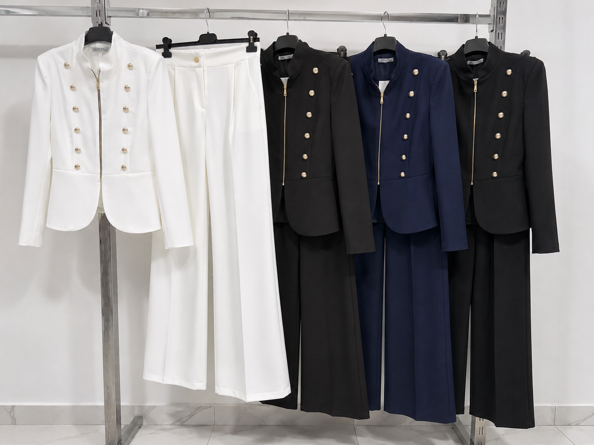 Traje Doha con botones dorados