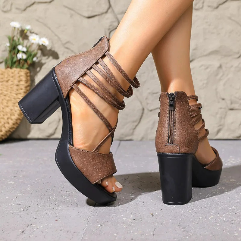 Celeste | Sandalias de tiras cruzadas con tacón ancho