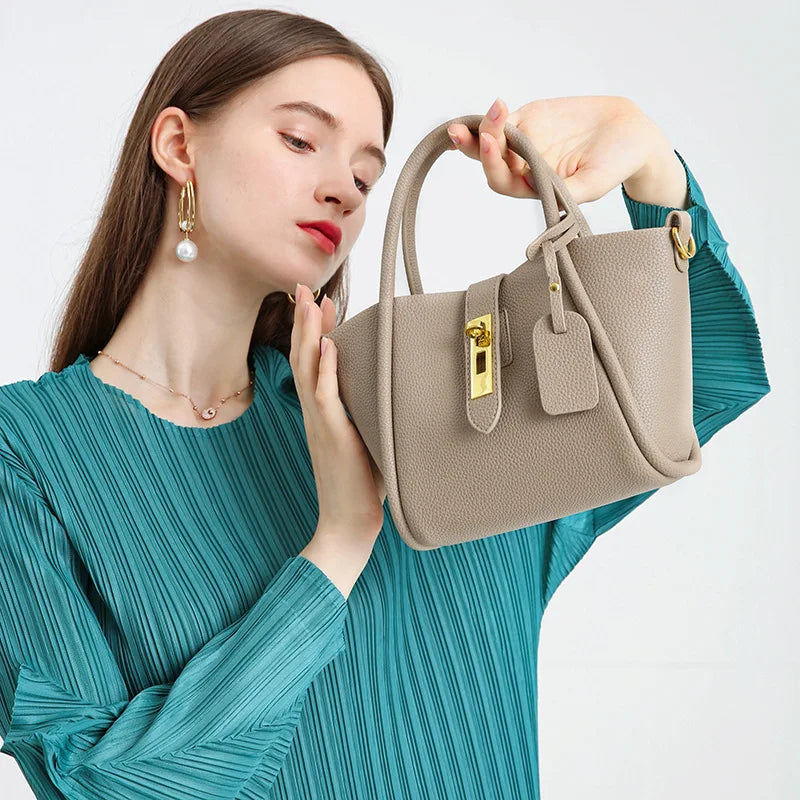 Alina | Bolso de mano de piel con cierre giratorio