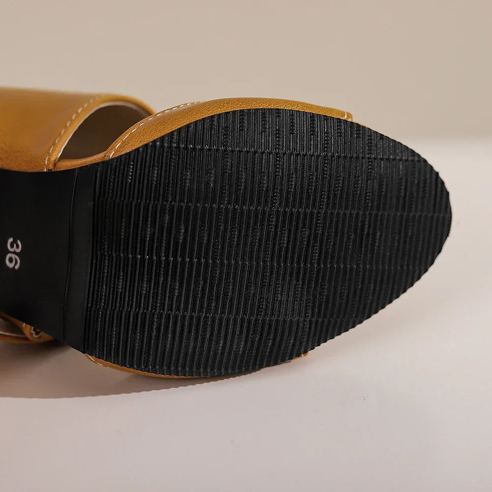 Selena | Botines de tiras con hebillas