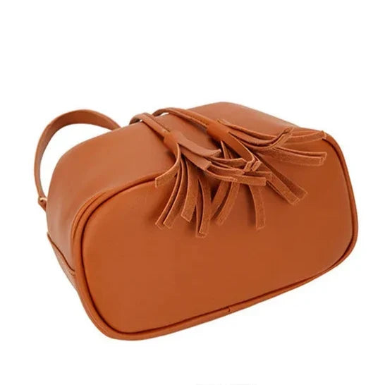 Brenda | Bolso saco con cordón y borlas