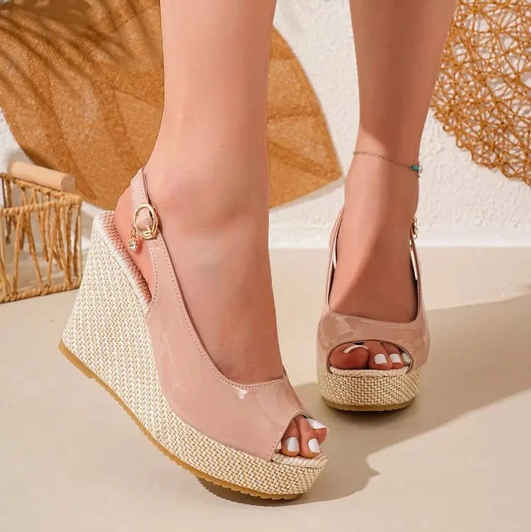 Breeze | Cuñas de charol con puntera abierta