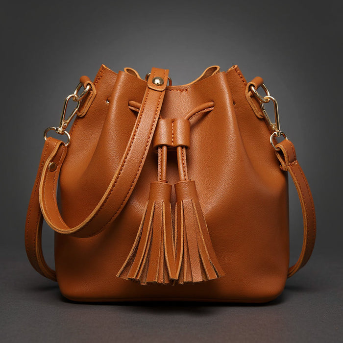 Brenda | Bolso saco con cordón y borlas