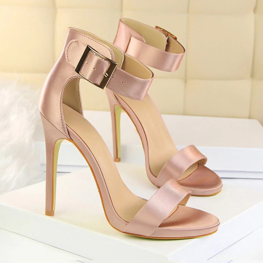 Queen | Zapatos de tacón con pulsera